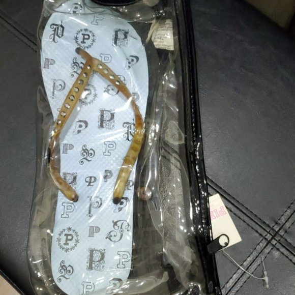 NWT PINK Victoria's Secret Light Blue Flip Flops - Picture 1 of 3